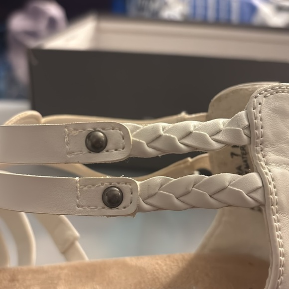 Relativity White Sandals - Picture 10 of 11